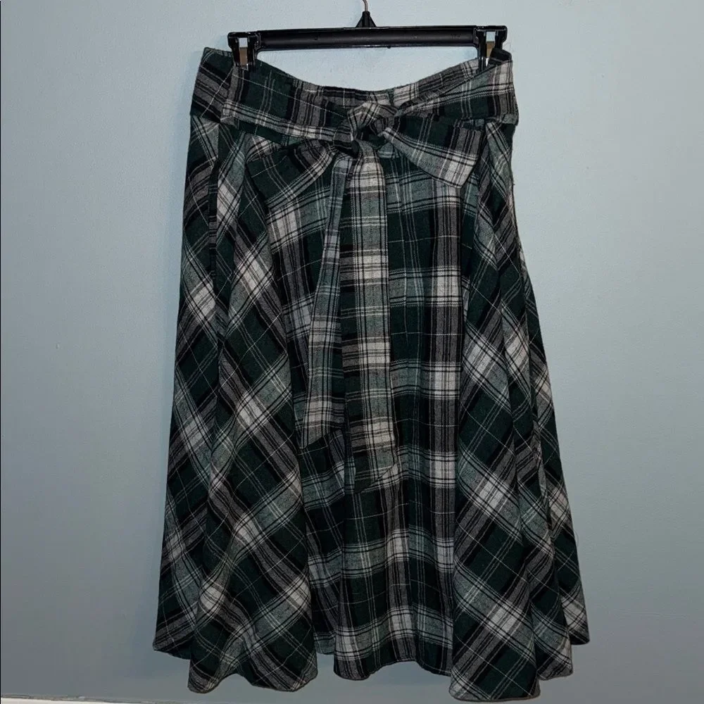 Plaid A-Line Vintage NWT Midi Skirt in Black watch Plaid Women’s L